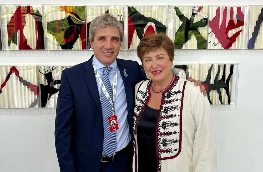 el-ministro-economia-luis-caputo-junto-la-jefa-del-fmi-kristalina-georgieva-foto-x-luiscaputoar