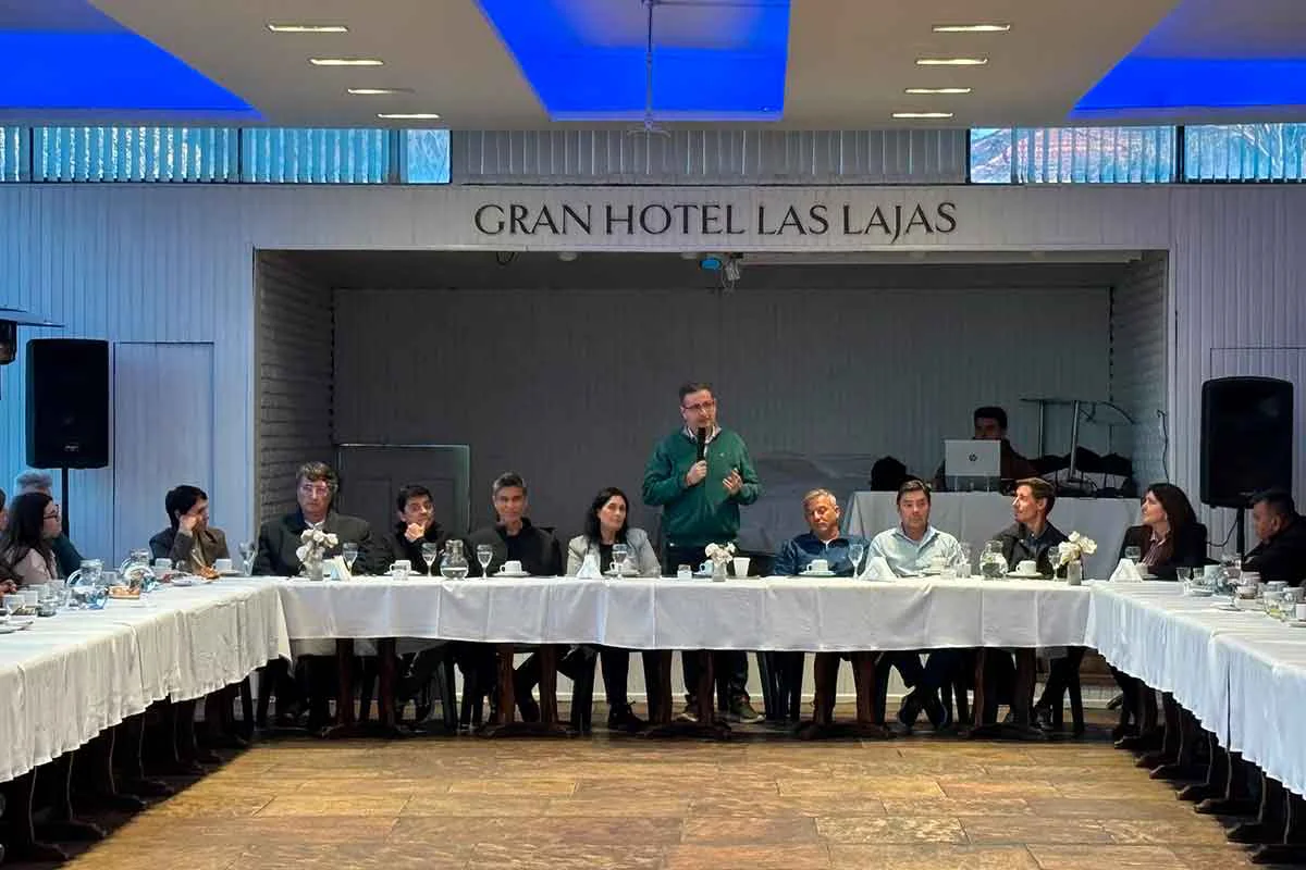 mesa-promotora-llaryora-2027