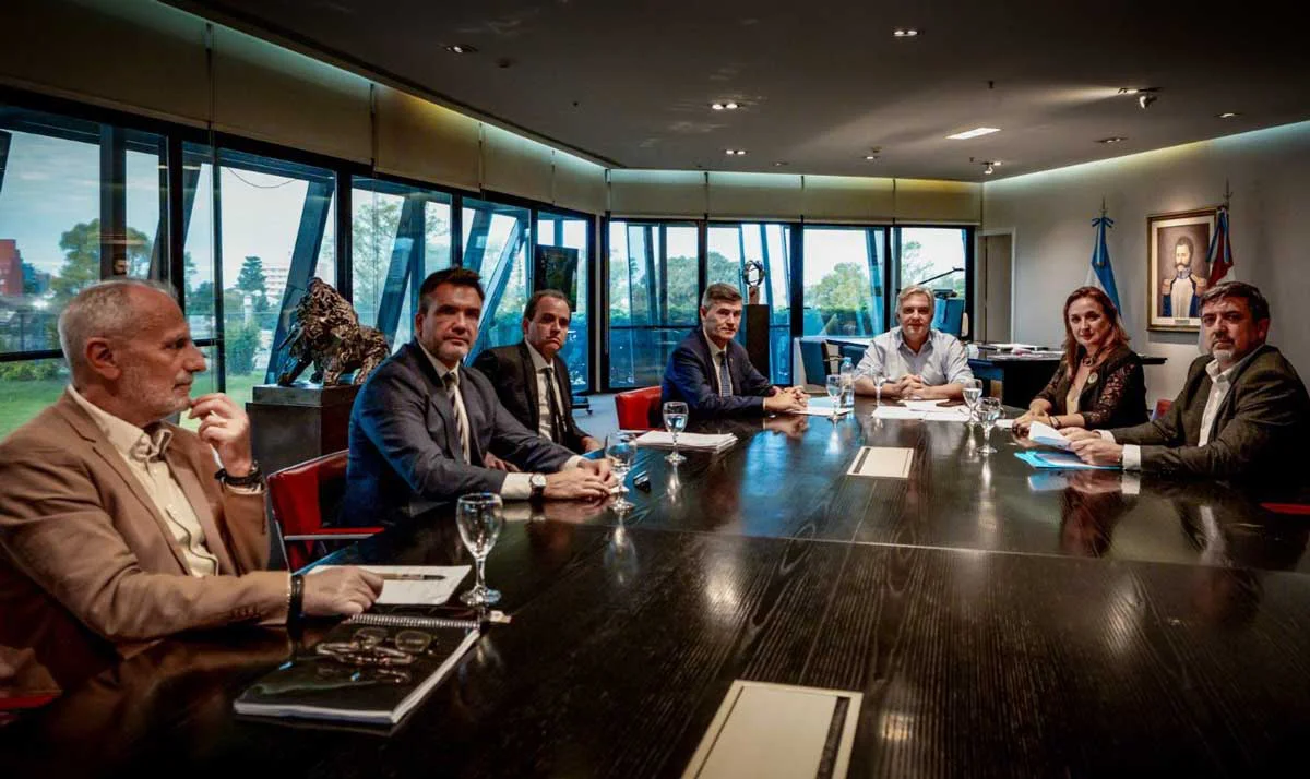 llaryora-torres-naranjitas